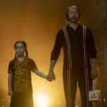 Crítica de 'Dust Bunny': Mads Mikkelsen é um herói relutante em um tiroteio mórbidamente fantástico