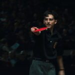 Timothée Chalamet estrela como Marty Mauser em