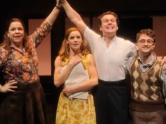 Crítica de ‘Merrily We Roll Along’: Sondheim Revival, vencedor do prêmio Tony, convida espectadores ao palco Lindsay Mendez Jonathan Groff Daniel Radcliffe Alegremente, rolamos pela Broadway