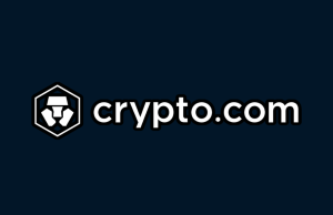 Crypto.com divulga discretamente que os clientes enfrentarão atraso de três segundos nas apostas esportivas Logotipo da Crypto.com em azul escuro. Crypto.com divulga discretamente que os clientes enfrentarão atraso de três segundos nas apostas esportivas
