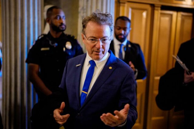 DC está LITERALMENTE gastando seu dinheiro de impostos em negócios de macacos, filhotes de cocaína e US$ 1,2 trilhão em juros
