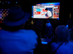 Dado o resultado da eleição especial do Tennessee, o Partido Republicano está tão chateado em 2026 ARQUIVO - Esta imagem combinada mostra Aftyn Behn, à esquerda, 13 de novembro de 2025, Nashville, Tennessee e Matt Van Epps, 12 de novembro de 2025, em Nashville, Tennessee (AP Photo/George Walker IV, arquivo)