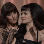 Dakota Johnson se junta a Lily Allen para interpretar 'Madeline' no 'SNL'