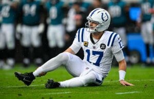 Daniel Jones sofre lesão no tendão de Aquiles em golpe chocante dos Colts O quarterback do Colts, Daniel Jones, agarra o tornozelo direito após sofrer uma lesão contra o Jaguars em 7 de dezembro de 2025.