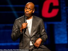 Dave Chappelle surpreende o público com comentário de Charlie Kirk em especial surpresa de comédia da Netflix Dave Chappelle chamou Kirk de 'uma personalidade da internet' e 'um cara branco saudável' cuja morte foi chocante em seu novo especial da Netflix, The Unstoppable; retratado em seu filme de 2021 The Closer
