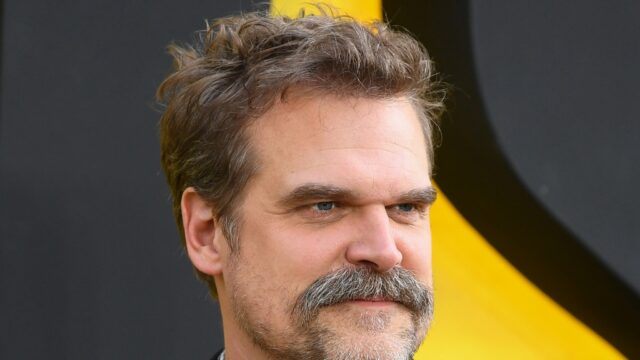 David Harbour tira chapéu de cara em incidente bizarro em David-Harbour-getty-1