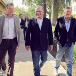 David Zaslav faz um tour pelo backlot para os co-CEOs da Netflix, Ted Sarandos e Greg Peters | Fotos