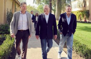 David Zaslav faz um tour pelo backlot para os co-CEOs da Netflix, Ted Sarandos e Greg Peters | Fotos David Zaslav faz um tour pelo backlot para os co-CEOs da Netflix, Ted Sarandos e Greg Peters | Fotos