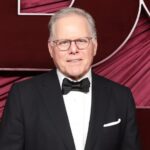 David Zaslav pode se tornar um bilionário se a Warner Bros. vender para a Netflix ou Paramount