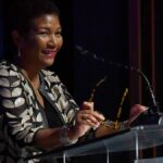 DeDe Lea, chefe global de políticas públicas e relações governamentais da Paramount, sairá em janeiro