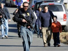 Democratas lembram-se do tiroteio em Sandy Hook e renovam os apelos à reforma das armas Democratas lembram-se do tiroteio em Sandy Hook e renovam os apelos à reforma das armas