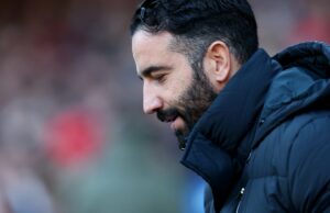 Denis Irwin descarta a rara previsão de Ruben Amorim após ‘enorme’ vitória do Man Utd sobre o Crystal Palace, ‘poderíamos fazer…’ Ruben Amorim, treinador do Manchester United, comemora