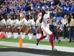 Deonte Banks escolhe um momento inoportuno para o momento de destaque como gigante com retorno de chute para touchdown O cornerback do New York Giants, Deonte Banks (2), retorna um chute para touchdown no segundo tempo contra o Las Vegas Raiders.