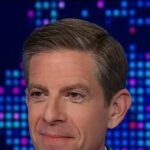 Dep. Levin sobre queda nos custos dos combustíveis: duplicar os combustíveis fósseis significa mais volatilidade