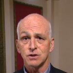 Dep. Smith: Parar alguns petroleiros é legal, mas isso é 'fora da questão', 'poderia cortar fundos' para isso