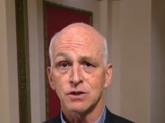 Dep. Smith: Parar alguns petroleiros é legal, mas isso é ‘fora da questão’, ‘poderia cortar fundos’ para isso Dep. Smith: Parar alguns petroleiros é legal, mas isso é 'fora da questão', 'poderia cortar fundos' para isso