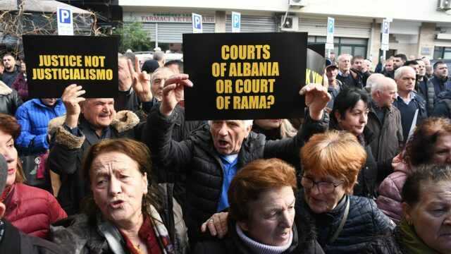 Departamento de Estado permanece quieto enquanto a Albânia reintegra o Departamento de Estado permanece quieto enquanto a Albânia reintegra o vice-primeiro-ministro acusado de corrupção