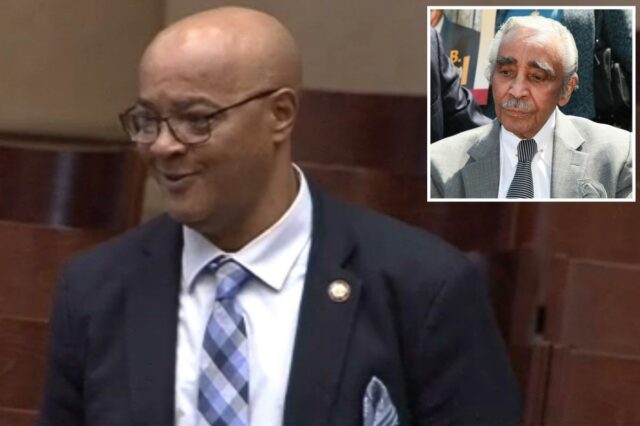 Deputado de Nova York se desdobra em piada grosseira sobre sua mãe e o falecido deputado Charlie Rangel
