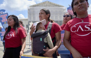 Deveríamos entrar em pânico com a cidadania por nascimento ou não? Desenho animado de Jack Ohman