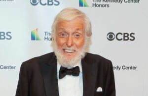 Dick Van Dyke revela duas coisas que abandonou para ajudá-lo a chegar ao 100º aniversário Dick Van Dyke ao longo dos anos - 105