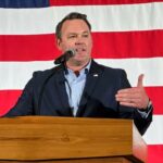 Dinheiro anônimo alimenta US$ 5 milhões em ataques ao vice-governador da Geórgia, Burt Jones