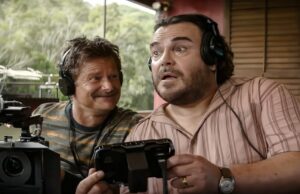 Diretor de ‘Anaconda’ naqueles camafeus do elenco original, zombando das reinicializações de Hollywood e reutilizando um cenário destruído por um ciclone Diretor de 'Anaconda' naqueles camafeus do elenco original, zombando das reinicializações de Hollywood e reutilizando um cenário destruído por um ciclone