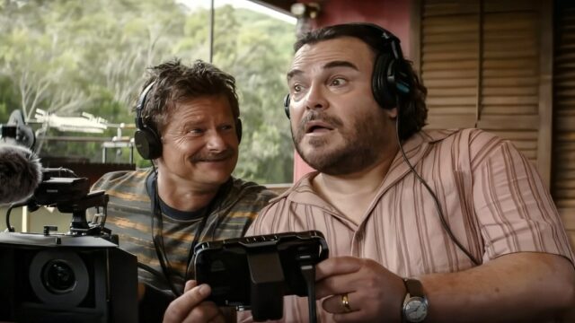 Diretor de 'Anaconda' naqueles camafeus do elenco original, zombando das reinicializações de Hollywood e reutilizando um cenário destruído por um ciclone
