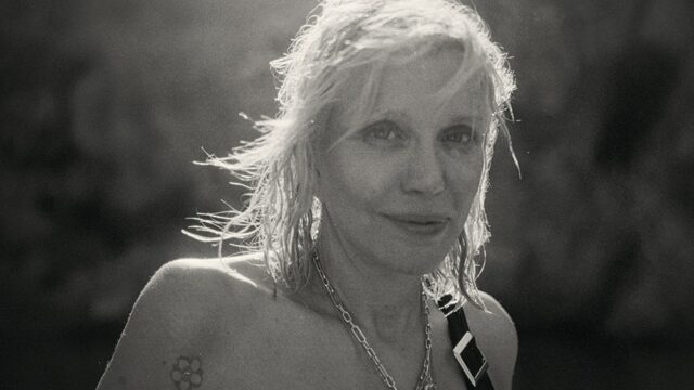 Documentário de Courtney Love 'Antiheroine' revelado por 'Pamela, a Love Documentário de Courtney Love 'Antiheroine' revelado por 'Pamela, a Love Story' Banner Dorothy St. Pictures: Ela 'esperava muito tempo para contar sua história' (EXCLUSIVO)