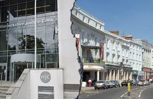 Dois adolescentes requerentes de asilo afegãos descobrem o destino de estuprar uma adolescente de 15 anos em um parque local Dois adolescentes requerentes de asilo afegãos descobrem o destino de estuprar uma adolescente de 15 anos em um parque local