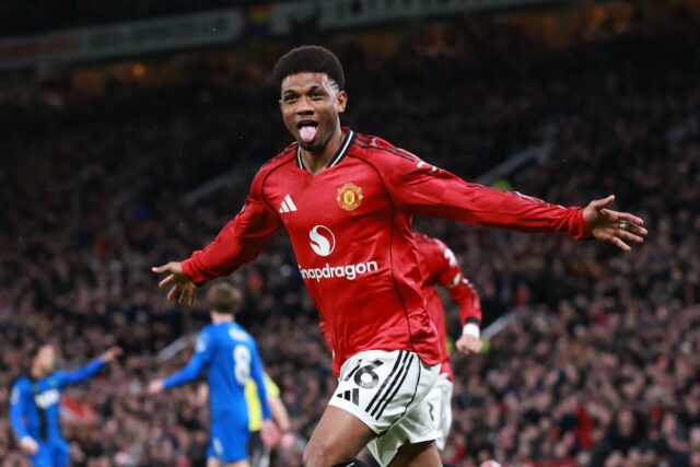 Bendito Mantato durante treino do Manchester United