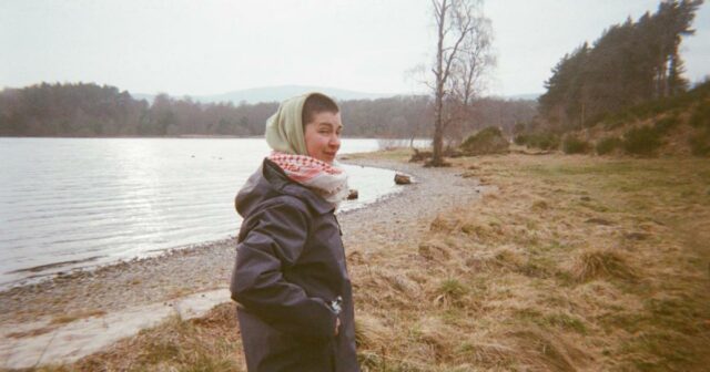 Shahmina Alam com Kamran Ahmed - Ação Palestina ligada a grevista de fome (Cortesia da família Alam)