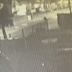 Dois homens foram retirados dos destroços do Toyota Corolla capotado.