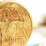 Dólar australiano dispara após corte nas taxas de juros dos EUA