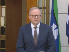 Domingo declarou um ‘dia de reflexão’ para homenagear as vítimas de Bondi O primeiro-ministro Anthony Albanese falando em Canberra, 19 de dezembro.