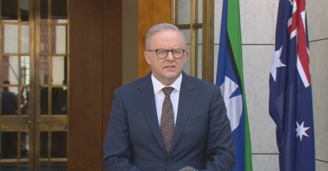 O primeiro-ministro Anthony Albanese falando em Canberra, 19 de dezembro.