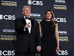 Donald Trump e Melania chegam ao Kennedy Center Honors para prestar homenagem a Sylvester Stallone, Kiss e Gloria Gaynor