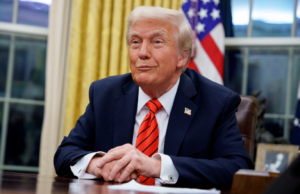 Donald Trump se vangloria e culpa Biden em discurso no horário nobre | Vídeo Donald Trump se vangloria e culpa Biden em discurso no horário nobre | Vídeo