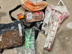 Drone deixa cair bife e pernas de caranguejo para banquete de prisioneiros, mas os guardas da Carolina do Sul os encontram primeiro Yahoo news home