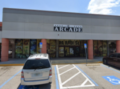 Duas mulheres presas por supostamente administrar uma casa de jogos em Sarasota Paraíso Arcade, Sarasota