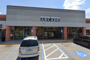 Duas mulheres presas por supostamente administrar uma casa de jogos Paraíso Arcade, Sarasota