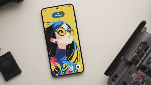 O Samsung Galaxy S25 em um fundo branco