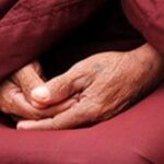 É verdade que maridos e mulheres não podem fazer sexo em determinados dias? Esta é a explicação de Buya Yahya