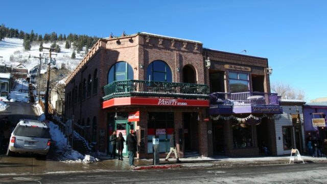 ESCUTE: A programação do Sundance mistura novas descobertas e nostalgia; Atmosphere at Day 1 of the Variety Studio at 2013 Sundance Film Festival on January 19, 2013 in Park City, Utah.
