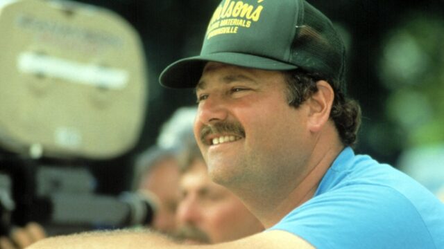 ESCUTE: Prestando homenagem ao legado de Rob Reiner na tela ESCUTE: Prestando homenagem ao legado de Rob Reiner na tela e na Califórnia; 'Hamnet' impressiona em um fim de semana de bilheteria Ho-Hum