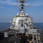 O USS Gravely, um dos navios de guerra americanos na costa da Venezuela.