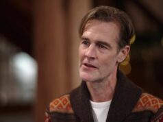 EXCLUSIVO: James Van Der Beek reage à preocupação com sua aparência na reunião de ‘Dawson’s Creek’ James Van Der Beek e Craig Melvin no rancho de Van Der Beek no Texas.