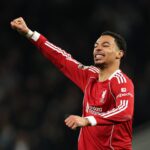 Ekitike e Isak ajudam o Liverpool a superar o Tottenham, com nove jogadores