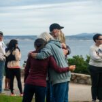 Ela conhecia os tubarões – e seus riscos. Agora a busca pela querida nadadora Erica Fox continua em Pacific Grove