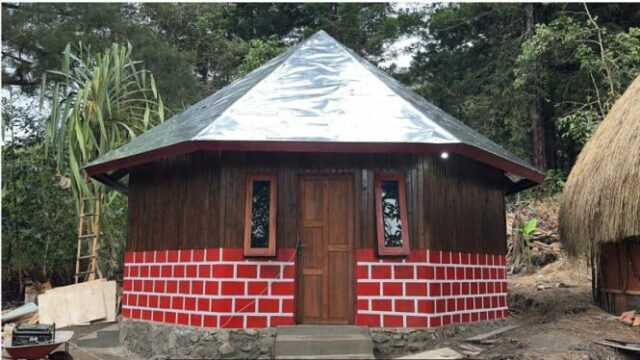 Elaboge tradicional Honai reconstruída, torna-se uma vila modelo para a montanha Papua
