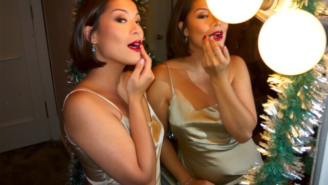 Elizabeth Chan, famosa por lançar um novo álbum de férias a cada ano, ao fazer seu 15º, 'Christmas Unhinged', sobre como fazer a temporada após um divórcio
